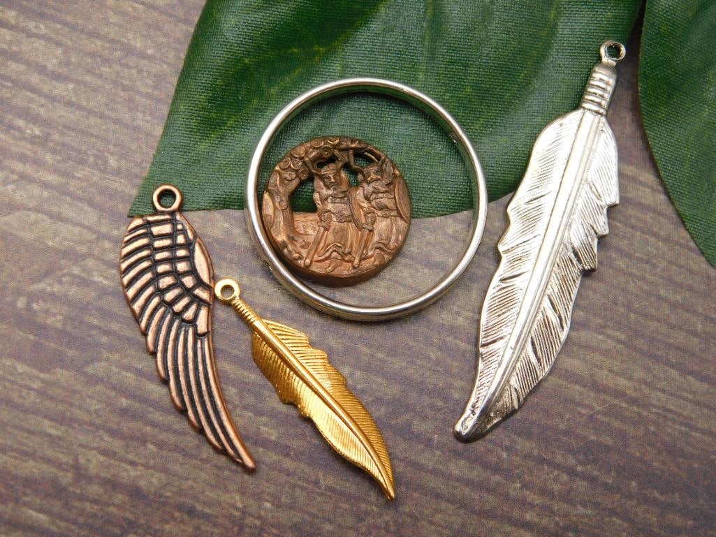 SPECIAL JEWELRY SALE! SEE PHOTOS FOR DETAILS: SPECIAL JEWELRY SALE! SEE PHOTOS FOR DETAILS - Part of our Discover Silver Lining, Crystals and Gems auction at HATMAN'S Auctions! Please see photos for measurements and condition. YES, we have in-hou
