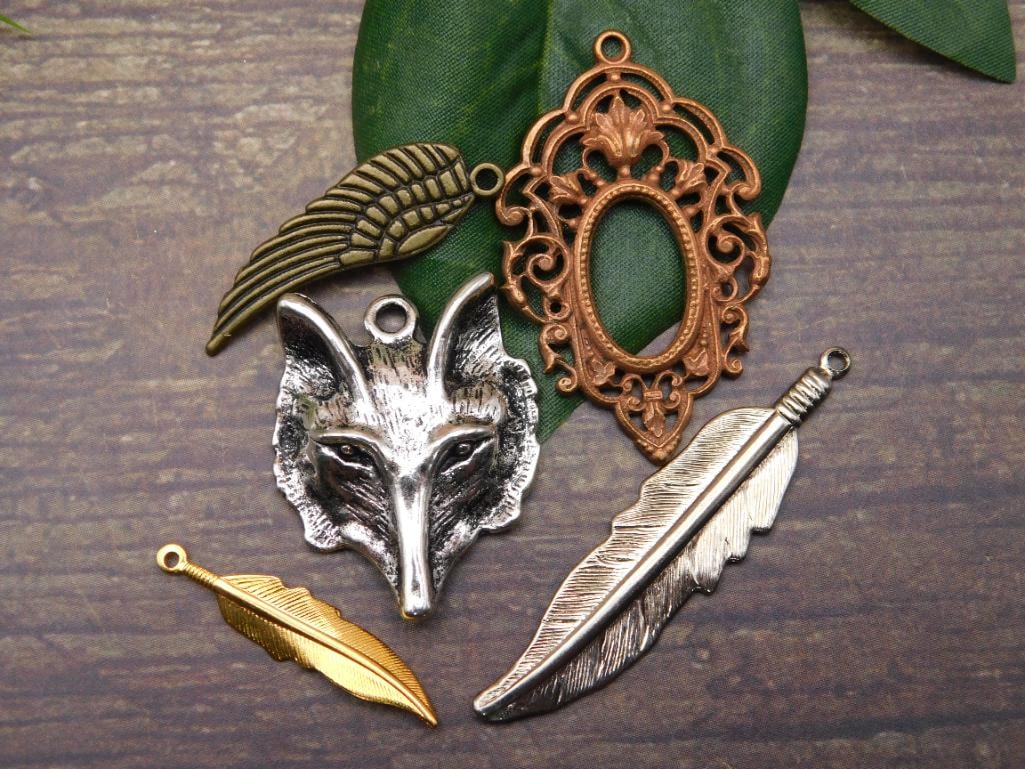 SPECIAL JEWELRY SALE! SEE PHOTOS FOR DETAILS: SPECIAL JEWELRY SALE! SEE PHOTOS FOR DETAILS - Part of our Discover Silver Lining, Crystals and Gems auction at HATMAN'S Auctions! Please see photos for measurements and condition. YES, we have in-hou