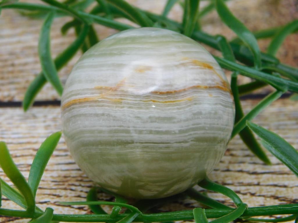 BANDED ONYX SPHERE ROCK STONE LAPIDARY SPECIMEN: BANDED ONYX SPHERE ROCK STONE LAPIDARY SPECIMEN - Part of our Discover Silver Lining, Crystals and Gems auction at HATMAN'S Auctions! Please see photos for measurements and condition. YES, we have in-