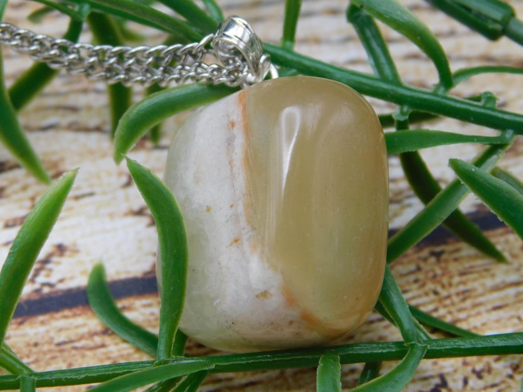 GENUINE STONE PENDANT ON CHAIN NECKLACE ROCK STONE LAPIDARY SPECIMEN: GENUINE STONE PENDANT ON CHAIN NECKLACE ROCK STONE LAPIDARY SPECIMEN - Part of our Discover Silver Lining, Crystals and Gems auction at HATMAN'S Auctions! Please see photos for measurements and condit