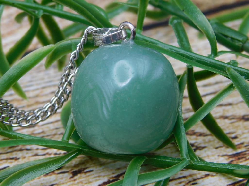 GENUINE STONE PENDANT ON CHAIN NECKLACE ROCK STONE LAPIDARY SPECIMEN: GENUINE STONE PENDANT ON CHAIN NECKLACE ROCK STONE LAPIDARY SPECIMEN - Part of our Discover Silver Lining, Crystals and Gems auction at HATMAN'S Auctions! Please see photos for measurements and condit