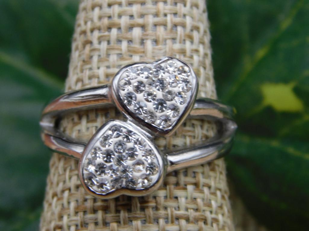 STONE RING ROCK STONE LAPIDARY SPECIMEN: STONE RING ROCK STONE LAPIDARY SPECIMEN - Part of our Discover Silver Lining, Crystals and Gems auction at HATMAN'S Auctions! Please see photos for measurements and condition. YES, we have in-house sh
