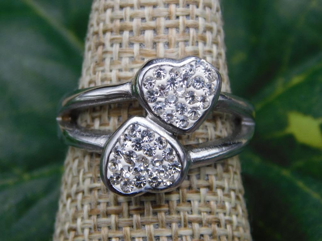STONE RING ROCK STONE LAPIDARY SPECIMEN: STONE RING ROCK STONE LAPIDARY SPECIMEN - Part of our Discover Silver Lining, Crystals and Gems auction at HATMAN'S Auctions! Please see photos for measurements and condition. YES, we have in-house sh