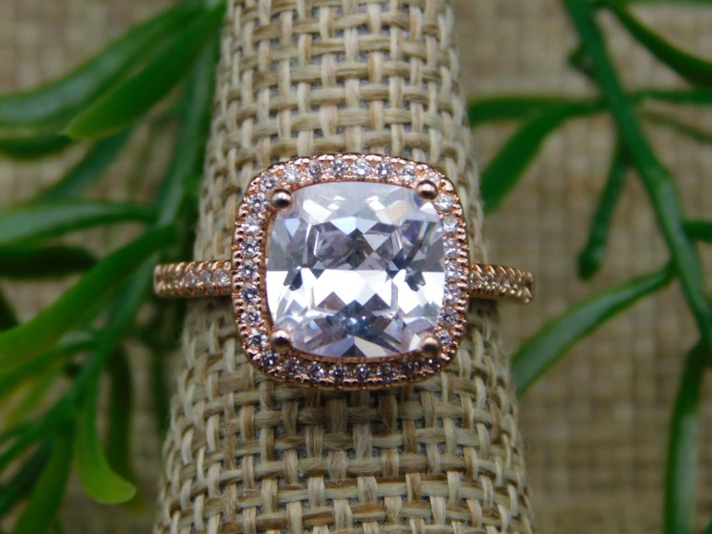 RING ROCK STONE LAPIDARY SPECIMEN: RING ROCK STONE LAPIDARY SPECIMEN - Part of our Discover Silver Lining, Crystals and Gems auction at HATMAN'S Auctions! Please see photos for measurements and condition. YES, we have in-house shipping