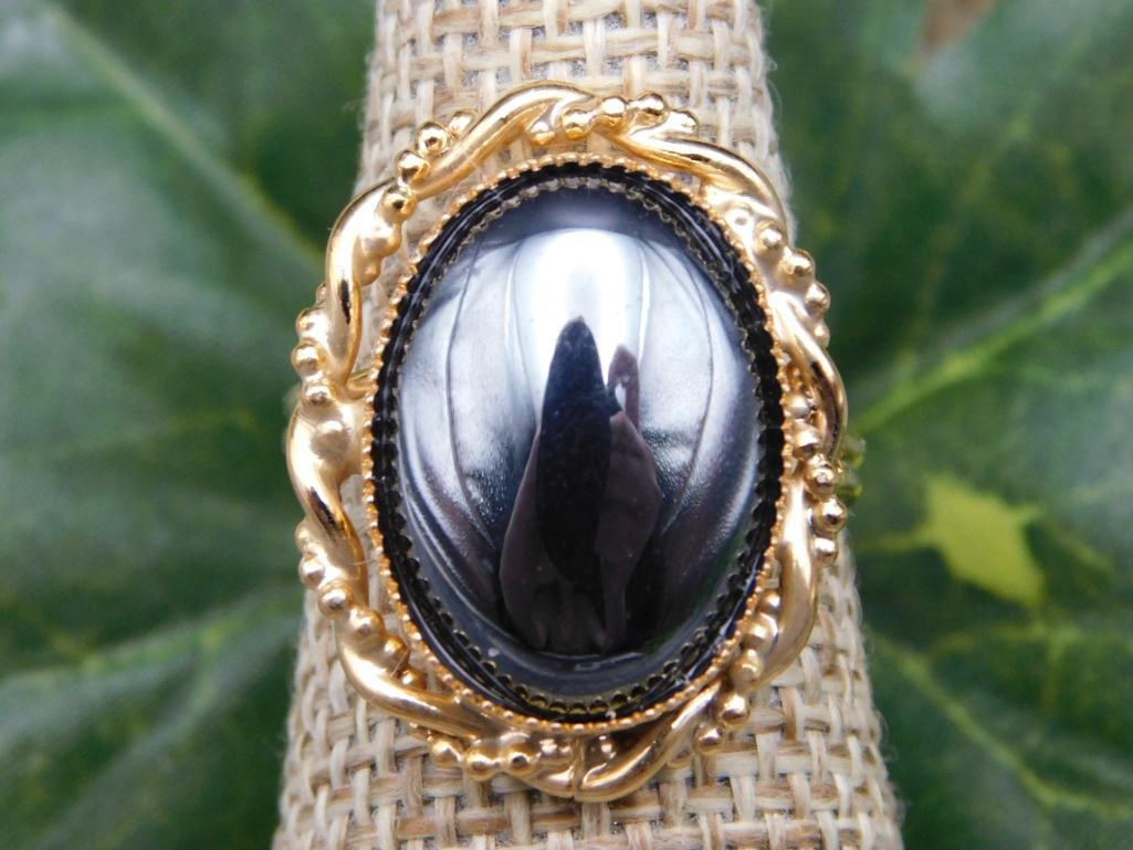 RING ROCK STONE LAPIDARY SPECIMEN: RING ROCK STONE LAPIDARY SPECIMEN - Part of our Discover Silver Lining, Crystals and Gems auction at HATMAN'S Auctions! Please see photos for measurements and condition. YES, we have in-house shipping