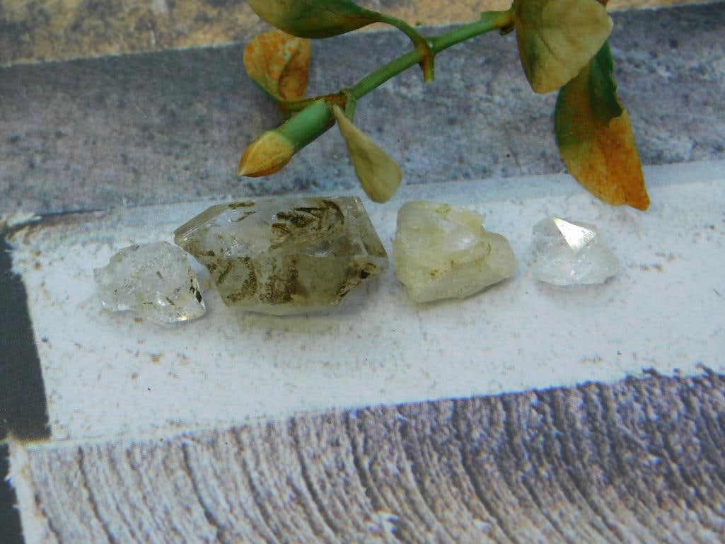 HERKIMER DIAMOND ROCK STONE LAPIDARY SPECIMEN: HERKIMER DIAMOND ROCK STONE LAPIDARY SPECIMEN - Authentic estate find offered in our online auction. Perfect for collectors, resellers, and enthusiasts of vintage, antiques, minerals, rocks, crystals,