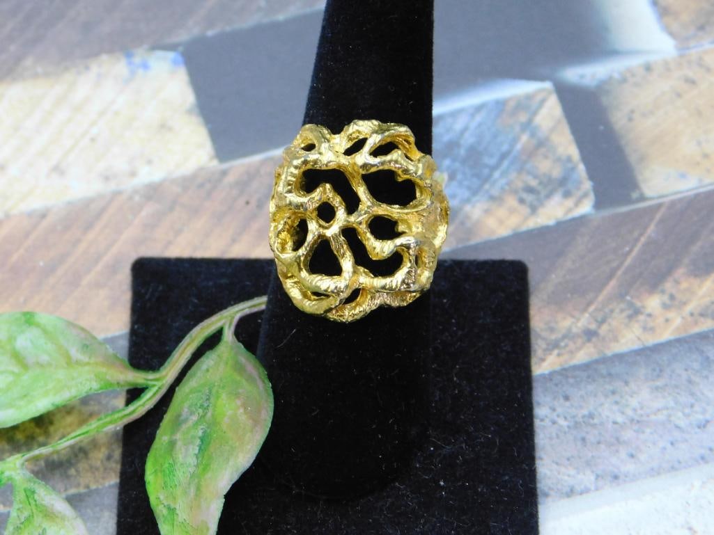 RING ROCK STONE LAPIDARY SPECIMEN: RING ROCK STONE LAPIDARY SPECIMEN - Authentic estate find offered in our online auction. Perfect for collectors, resellers, and enthusiasts of vintage, antiques, minerals, rocks, crystals, jewelry, an