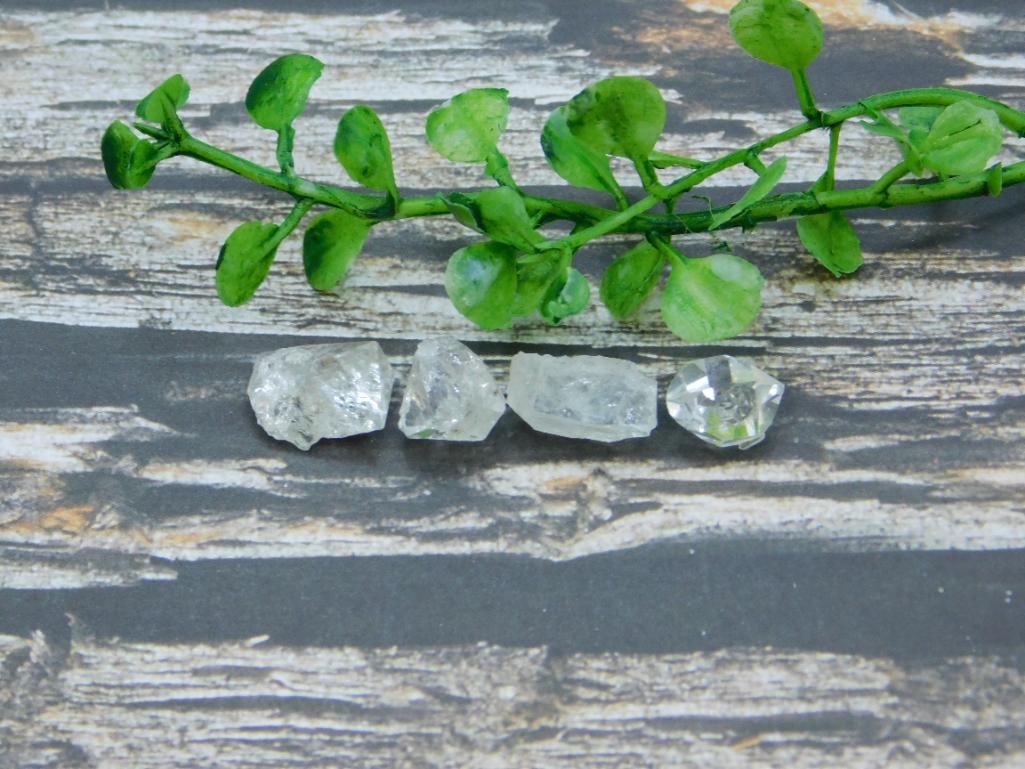 HERKIMER DIAMOND ROCK STONE LAPIDARY SPECIMEN: HERKIMER DIAMOND ROCK STONE LAPIDARY SPECIMEN - Authentic estate find offered in our online auction. Perfect for collectors, resellers, and enthusiasts of vintage, antiques, minerals, rocks, crystals,