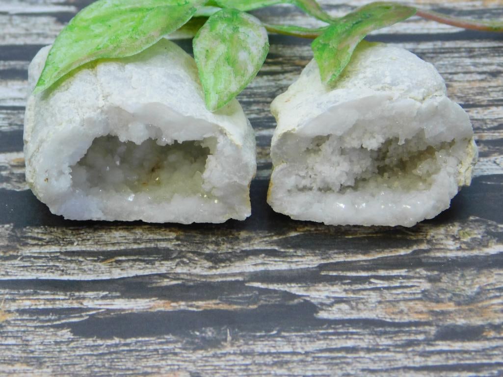 GEODE ROCK STONE LAPIDARY SPECIMEN: GEODE ROCK STONE LAPIDARY SPECIMEN - Authentic estate find offered in our online auction. Perfect for collectors, resellers, and enthusiasts of vintage, antiques, minerals, rocks, crystals, jewelry, a