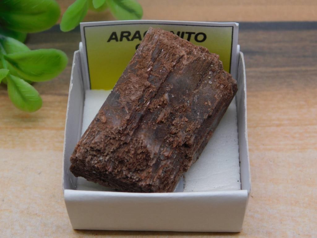 ARAGONITE ROCK STONE LAPIDARY SPECIMEN: ARAGONITE ROCK STONE LAPIDARY SPECIMEN - Authentic estate find offered in our online auction. Perfect for collectors, resellers, and enthusiasts of vintage, antiques, minerals, rocks, crystals, jewelr
