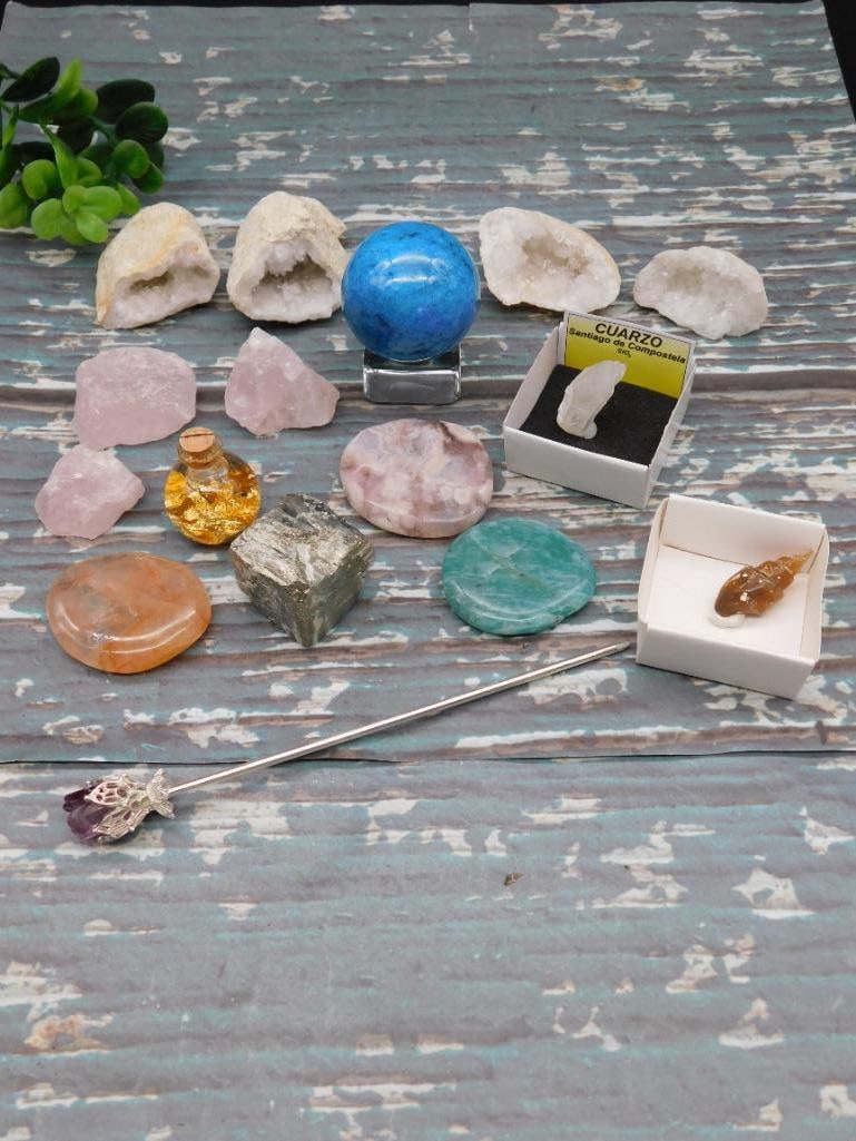 MIXED LOT ROCK STONE LAPIDARY SPECIMEN: MIXED LOT ROCK STONE LAPIDARY SPECIMEN - Authentic estate find offered in our online auction. Perfect for collectors, resellers, and enthusiasts of vintage, antiques, minerals, rocks, crystals,