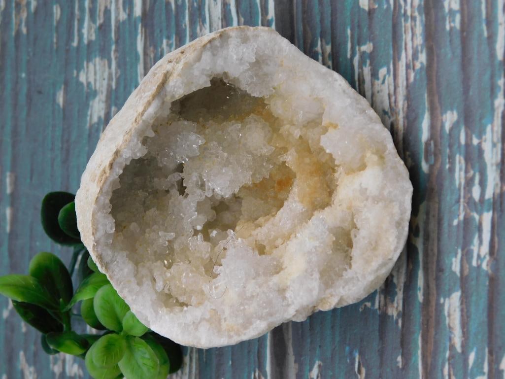 GEODE ROCK STONE LAPIDARY SPECIMEN: GEODE ROCK STONE LAPIDARY SPECIMEN - Authentic estate find offered in our online auction. Perfect for collectors, resellers, and enthusiasts of vintage, antiques, minerals, rocks, crystals, jewelry,