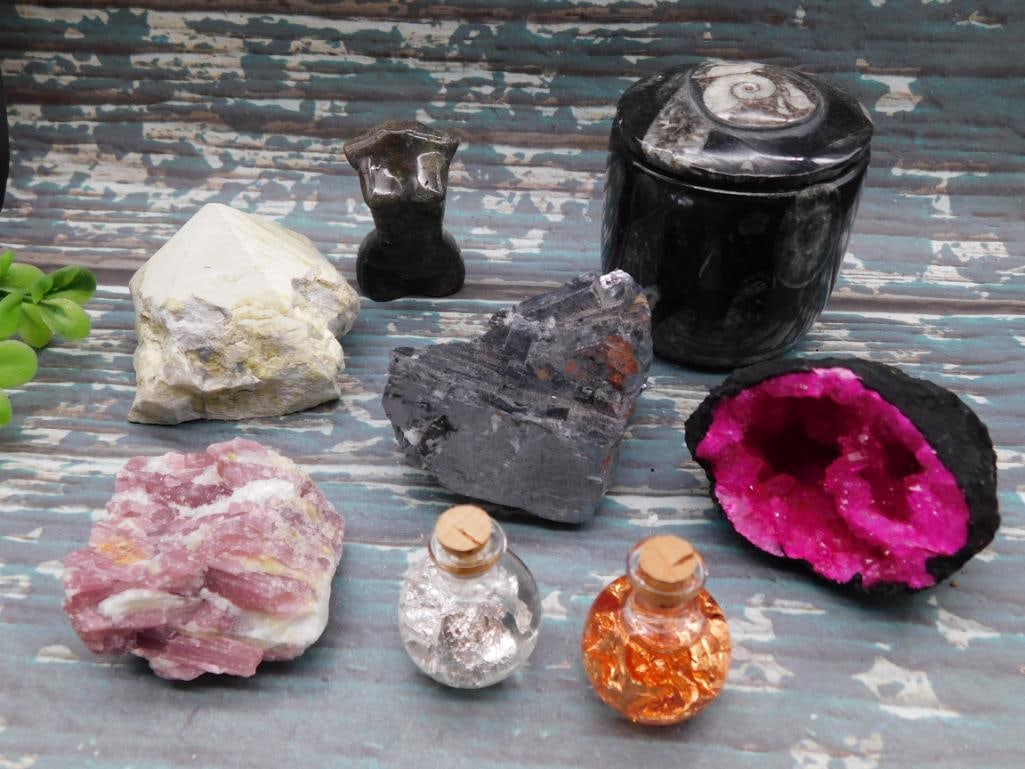 MIXED LOT ROCK STONE LAPIDARY SPECIMEN: MIXED LOT ROCK STONE LAPIDARY SPECIMEN - Authentic estate find offered in our online auction. Perfect for collectors, resellers, and enthusiasts of vintage, antiques, minerals, rocks, crystals, jewelr