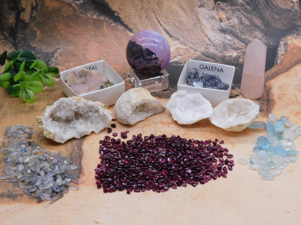 MIXED LOT ROCK STONE LAPIDARY SPECIMEN: MIXED LOT ROCK STONE LAPIDARY SPECIMEN - Authentic estate find offered in our online auction. Perfect for collectors, resellers, and enthusiasts of vintage, antiques, minerals, rocks, crystals, jewelr
