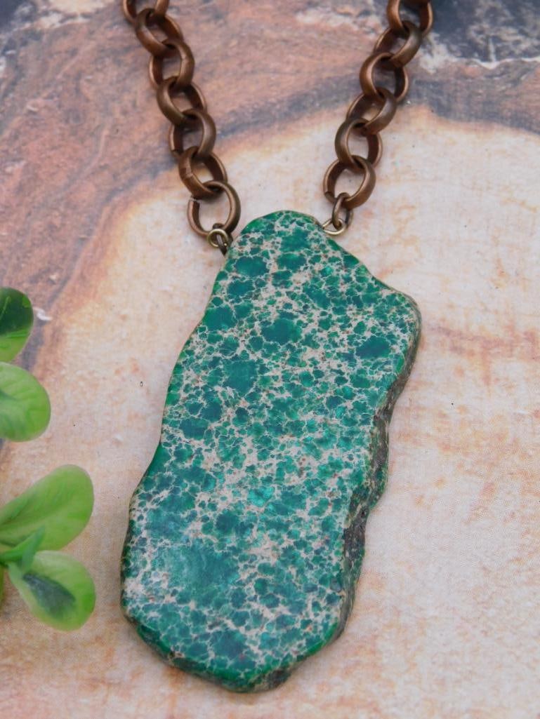 IMPRESSION JASPER PENDANT ON CHAIN NECKLACE: IMPRESSION JASPER PENDANT ON CHAIN NECKLACE - Authentic estate find offered in our online auction. Perfect for collectors, resellers, and enthusiasts of vintage, antiques, minerals, rocks, crystals, j