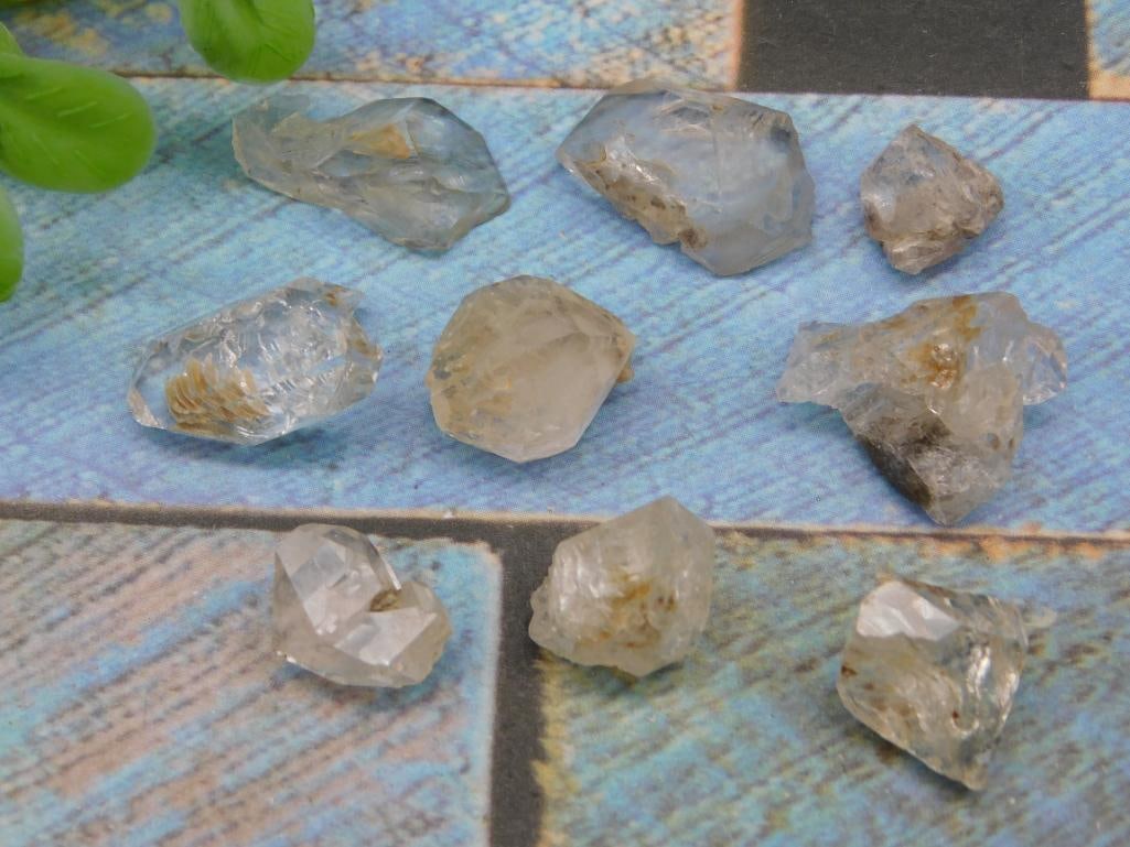 HERKIMER DIAMONDS ROCK STONE LAPIDARY SPECIMEN: HERKIMER DIAMONDS ROCK STONE LAPIDARY SPECIMEN - Authentic estate find offered in our online auction. Perfect for collectors, resellers, and enthusiasts of vintage, antiques, minerals, rocks, crystals