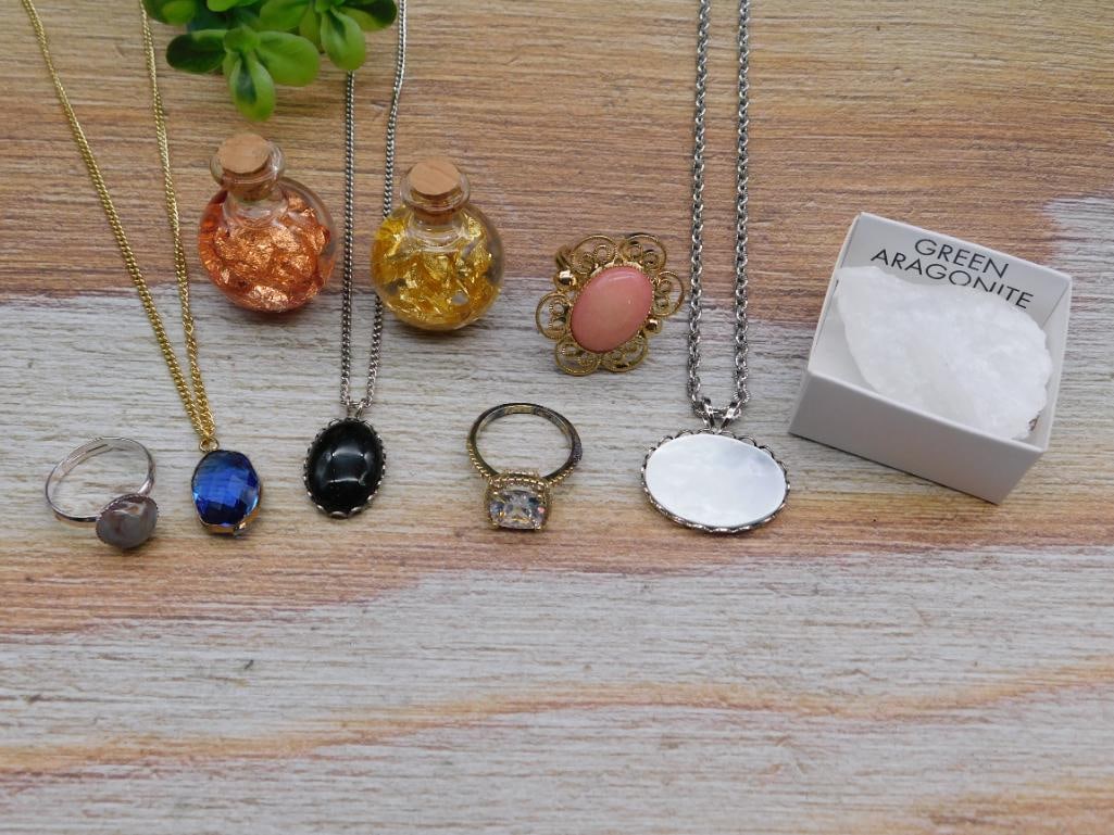 MIXED JEWELRY LOT ROCK STONE LAPIDARY SPECIMEN: MIXED JEWELRY LOT ROCK STONE LAPIDARY SPECIMEN - Authentic estate find offered in our online auction. Perfect for collectors, resellers, and enthusiasts of vintage, antiques, minerals, rocks, crystals