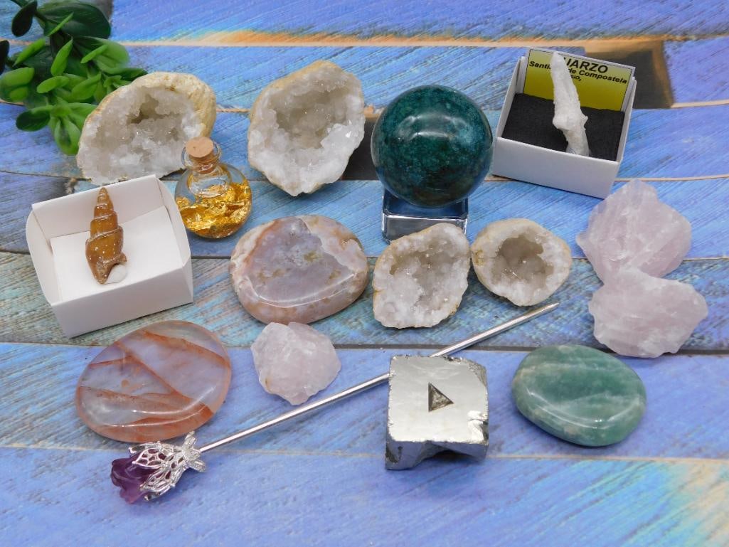 MIXED LOT ROCK STONE LAPIDARY SPECIMEN: MIXED LOT ROCK STONE LAPIDARY SPECIMEN - Authentic estate find offered in our online auction. Perfect for collectors, resellers, and enthusiasts of vintage, antiques, minerals, rocks, crystals, jewelr