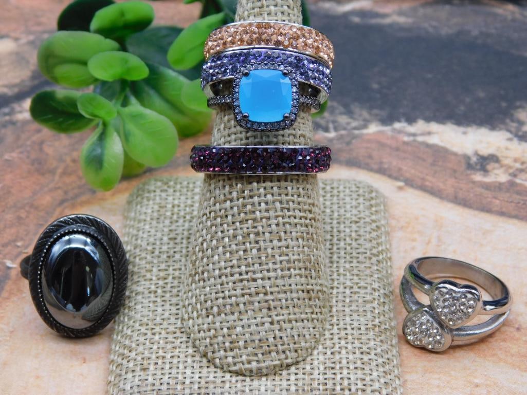 STONE RINGS ROCK STONE LAPIDARY SPECIMEN: STONE RINGS ROCK STONE LAPIDARY SPECIMEN - Authentic estate find offered in our online auction. Perfect for collectors, resellers, and enthusiasts of vintage, antiques, minerals, rocks, crystals, jewe
