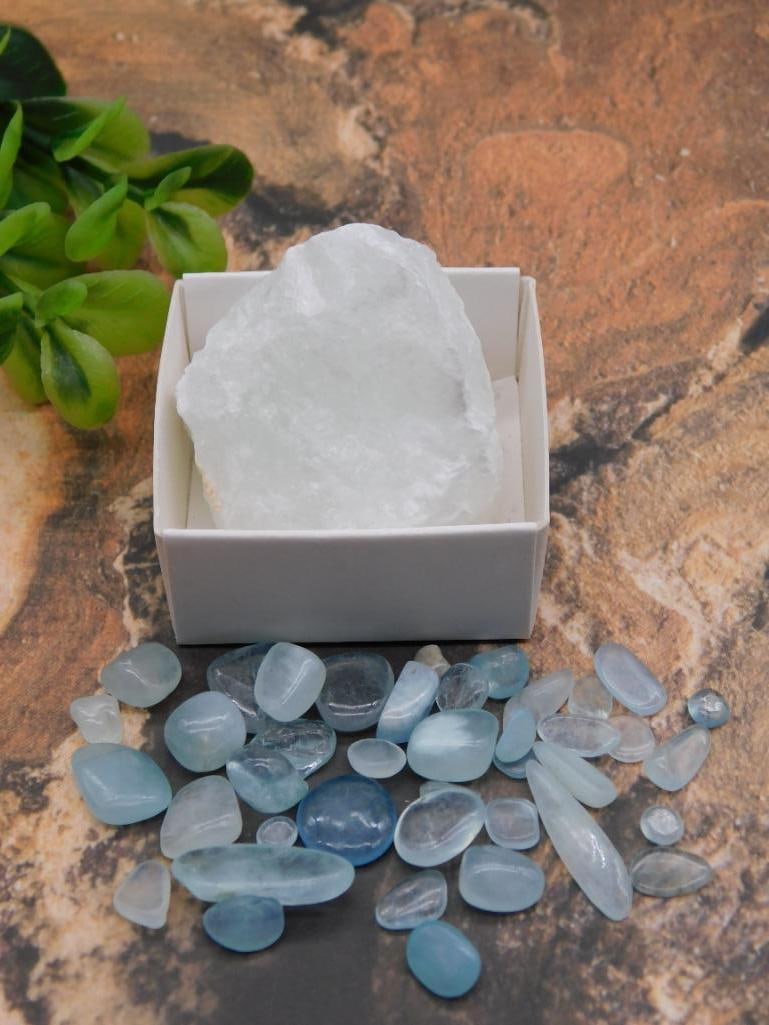 MIXED LOT ROCK STONE LAPIDARY SPECIMEN: MIXED LOT ROCK STONE LAPIDARY SPECIMEN - Authentic estate find offered in our online auction. Perfect for collectors, resellers, and enthusiasts of vintage, antiques, minerals, rocks, crystals, jewelr