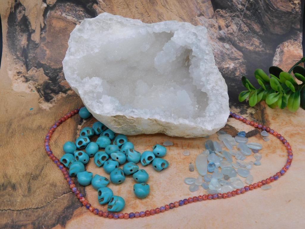 MIXED LOT ROCK STONE LAPIDARY SPECIMEN: MIXED LOT ROCK STONE LAPIDARY SPECIMEN - Authentic estate find offered in our online auction. Perfect for collectors, resellers, and enthusiasts of vintage, antiques, minerals, rocks, crystals, jewelr