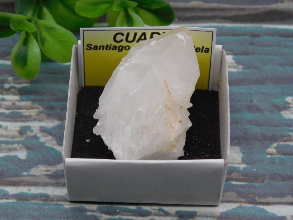 CUARZO ROCK STONE LAPIDARY SPECIMEN: CUARZO ROCK STONE LAPIDARY SPECIMEN - Authentic estate find offered in our online auction. Perfect for collectors, resellers, and enthusiasts of vintage, antiques, minerals, rocks, crystals, jewelry,