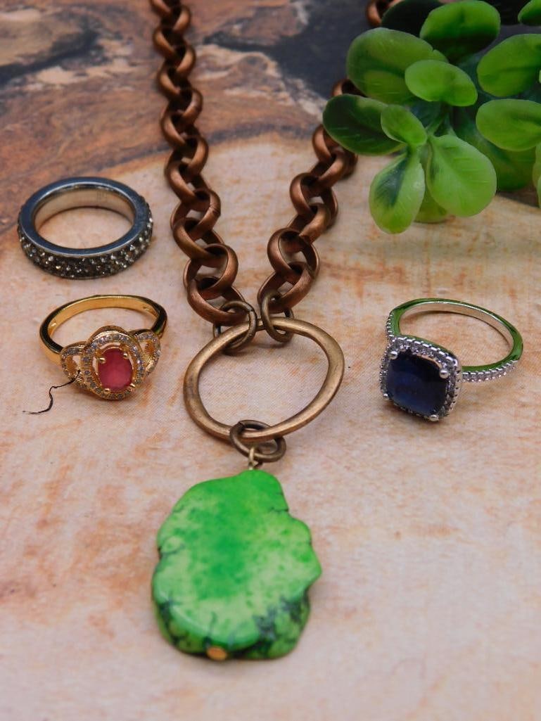 MIXED JEWELRY LOT ROCK STONE LAPIDARY SPECIMEN: MIXED JEWELRY LOT ROCK STONE LAPIDARY SPECIMEN - Authentic estate find offered in our online auction. Perfect for collectors, resellers, and enthusiasts of vintage, antiques, minerals, rocks, crystals