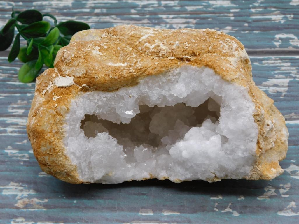 GEODE ROCK STONE LAPIDARY SPECIMEN: GEODE ROCK STONE LAPIDARY SPECIMEN - Authentic estate find offered in our online auction. Perfect for collectors, resellers, and enthusiasts of vintage, antiques, minerals, rocks, crystals, jewelry, a