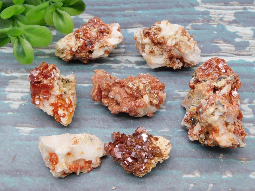 VANADINITE ROCK STONE LAPIDARY SPECIMEN: VANADINITE ROCK STONE LAPIDARY SPECIMEN - Authentic estate find offered in our online auction. Perfect for collectors, resellers, and enthusiasts of vintage, antiques, minerals, rocks, crystals,