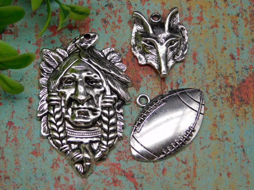 MIXED PENDANTS: MIXED PENDANTS - Authentic estate find offered in our online auction. Perfect for collectors, resellers, and enthusiasts of vintage, antiques, minerals, rocks, crystals, jewelry, and rare unique piece