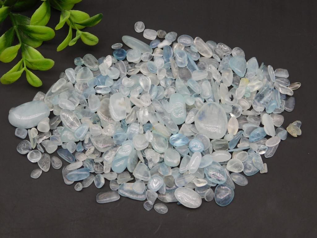 AQUAMARINE ROCK STONE LAPIDARY SPECIMEN: AQUAMARINE ROCK STONE LAPIDARY SPECIMEN - Authentic estate find offered in our online auction. Perfect for collectors, resellers, and enthusiasts of vintage, antiques, minerals, rocks, crystals,