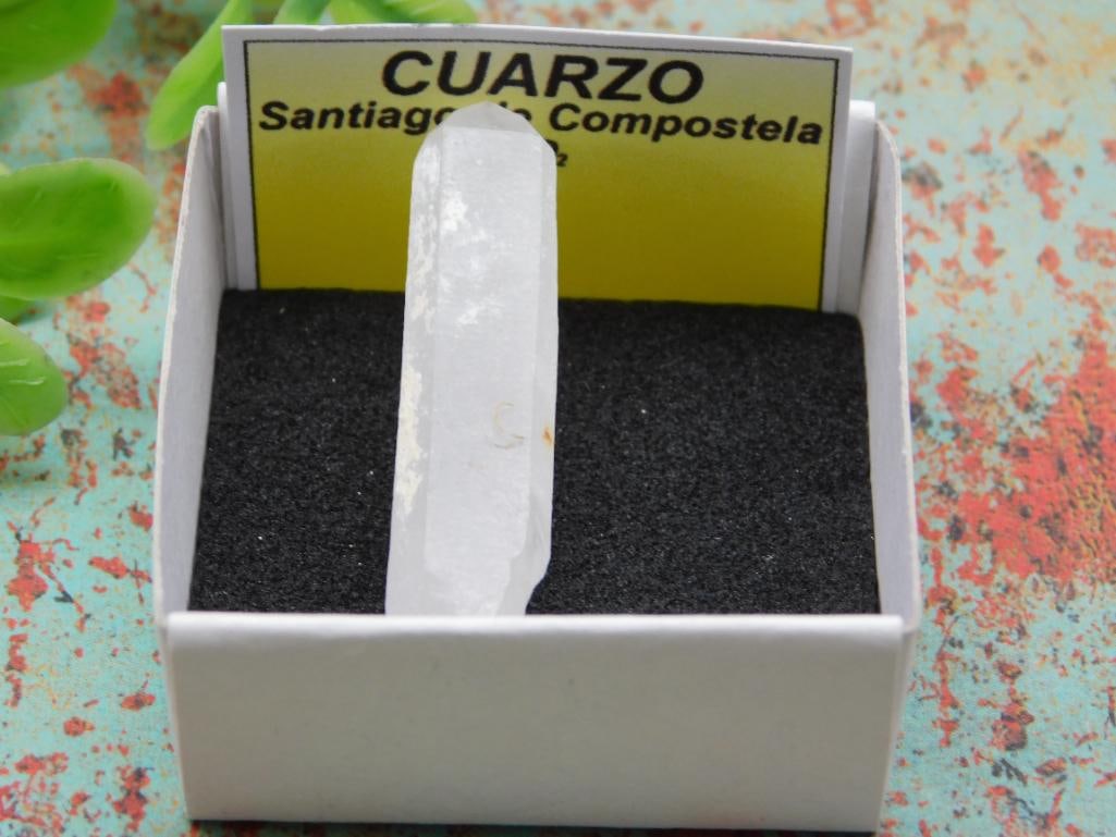 CUARZO ROCK STONE LAPIDARY SPECIMEN: CUARZO ROCK STONE LAPIDARY SPECIMEN - Authentic estate find offered in our online auction. Perfect for collectors, resellers, and enthusiasts of vintage, antiques, minerals, rocks, crystals, jewelry, 