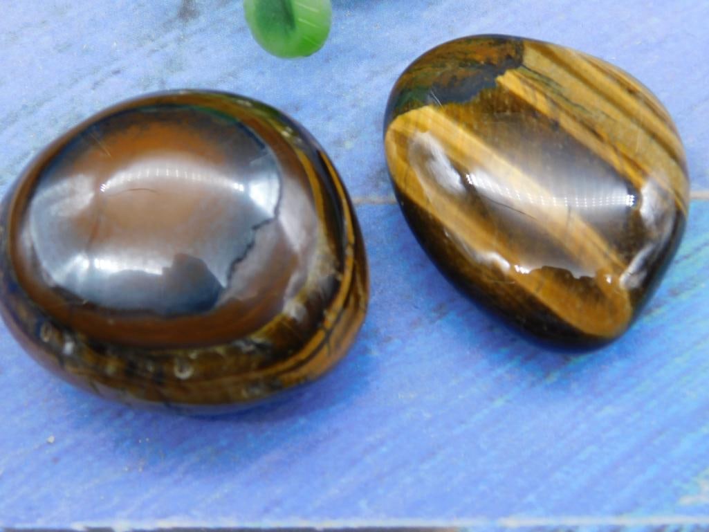 TIGER EYE ROCK STONE LAPIDARY SPECIMEN: TIGER EYE ROCK STONE LAPIDARY SPECIMEN - Authentic estate find offered in our online auction. Perfect for collectors, resellers, and enthusiasts of vintage, antiques, minerals, rocks, crystals, jewelr