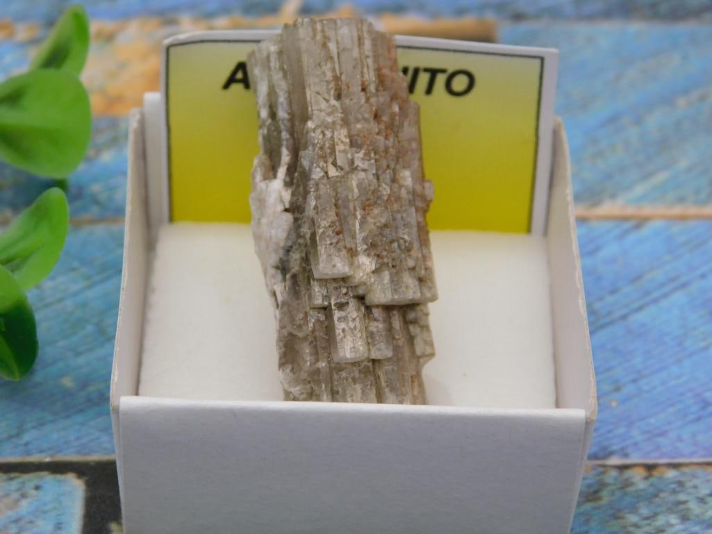 ARAGONITE ROCK STONE LAPIDARY SPECIMEN: ARAGONITE ROCK STONE LAPIDARY SPECIMEN - Authentic estate find offered in our online auction. Perfect for collectors, resellers, and enthusiasts of vintage, antiques, minerals, rocks, crystals,