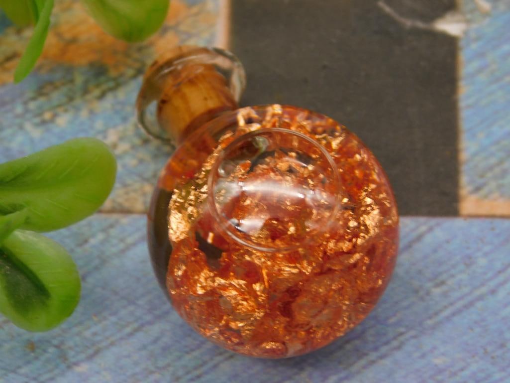 COPPER FLAKES IN BOTTLE ROCK STONE LAPIDARY SPECIMEN: COPPER FLAKES IN BOTTLE ROCK STONE LAPIDARY SPECIMEN - Authentic estate find offered in our online auction. Perfect for collectors, resellers, and enthusiasts of vintage, antiques, minerals, rocks,