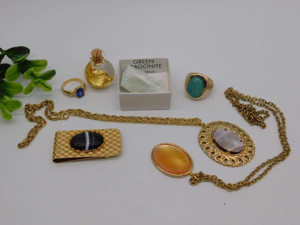 MIXED LOT ROCK STONE LAPIDARY SPECIMEN: MIXED LOT ROCK STONE LAPIDARY SPECIMEN - Authentic estate find offered in our online auction. Perfect for collectors, resellers, and enthusiasts of vintage, antiques, minerals, rocks, crystals, jewelr