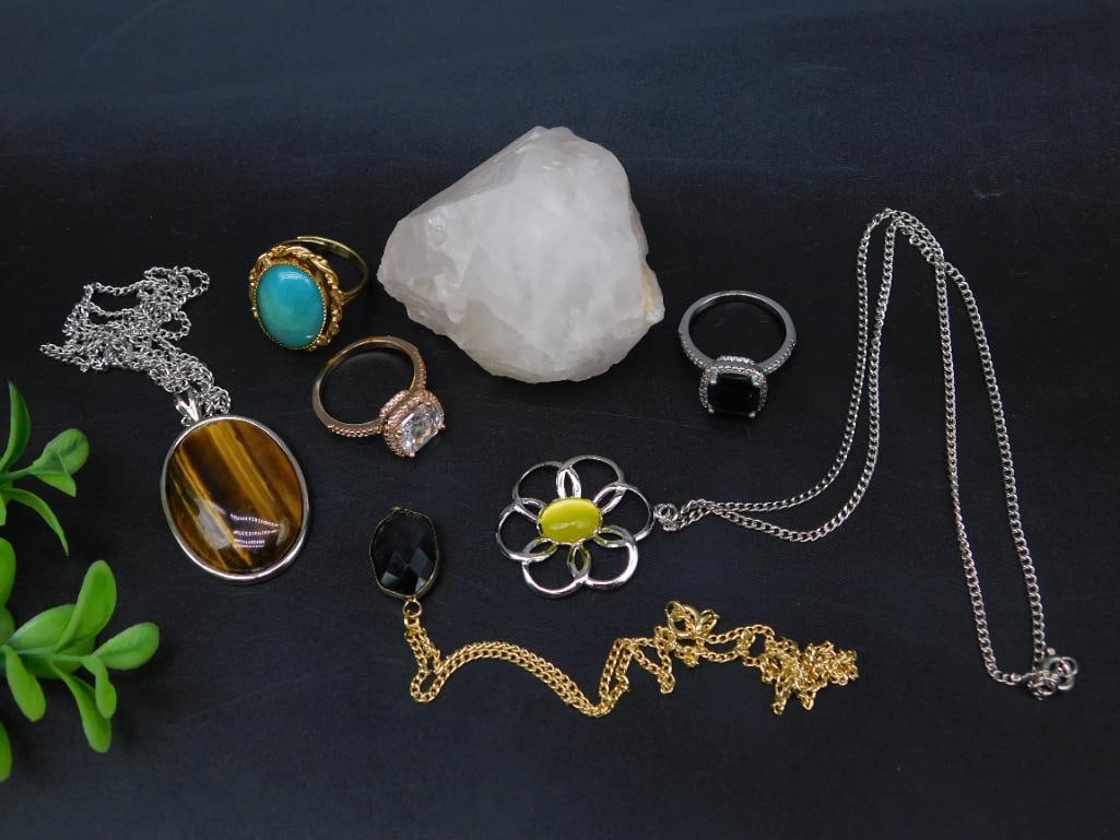 MIXED JEWELRY LOT ROCK STONE LAPIDARY SPECIMEN: MIXED JEWELRY LOT ROCK STONE LAPIDARY SPECIMEN - Authentic estate find offered in our online auction. Perfect for collectors, resellers, and enthusiasts of vintage, antiques, minerals, rocks, crystals