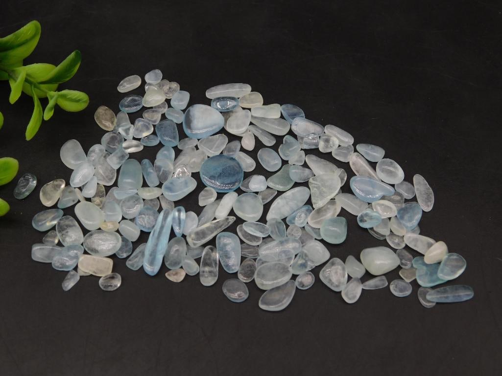 AQUAMARINE ROCK STONE LAPIDARY SPECIMEN: AQUAMARINE ROCK STONE LAPIDARY SPECIMEN - Authentic estate find offered in our online auction. Perfect for collectors, resellers, and enthusiasts of vintage, antiques, minerals, rocks, crystals, jewel