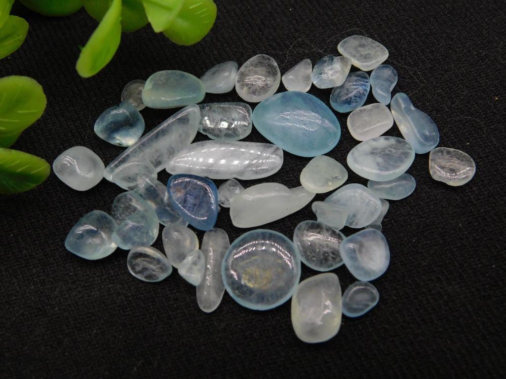AQUAMARINE ROCK STONE LAPIDARY SPECIMEN: AQUAMARINE ROCK STONE LAPIDARY SPECIMEN - Authentic estate find offered in our online auction. Perfect for collectors, resellers, and enthusiasts of vintage, antiques, minerals, rocks, crystals, jewel