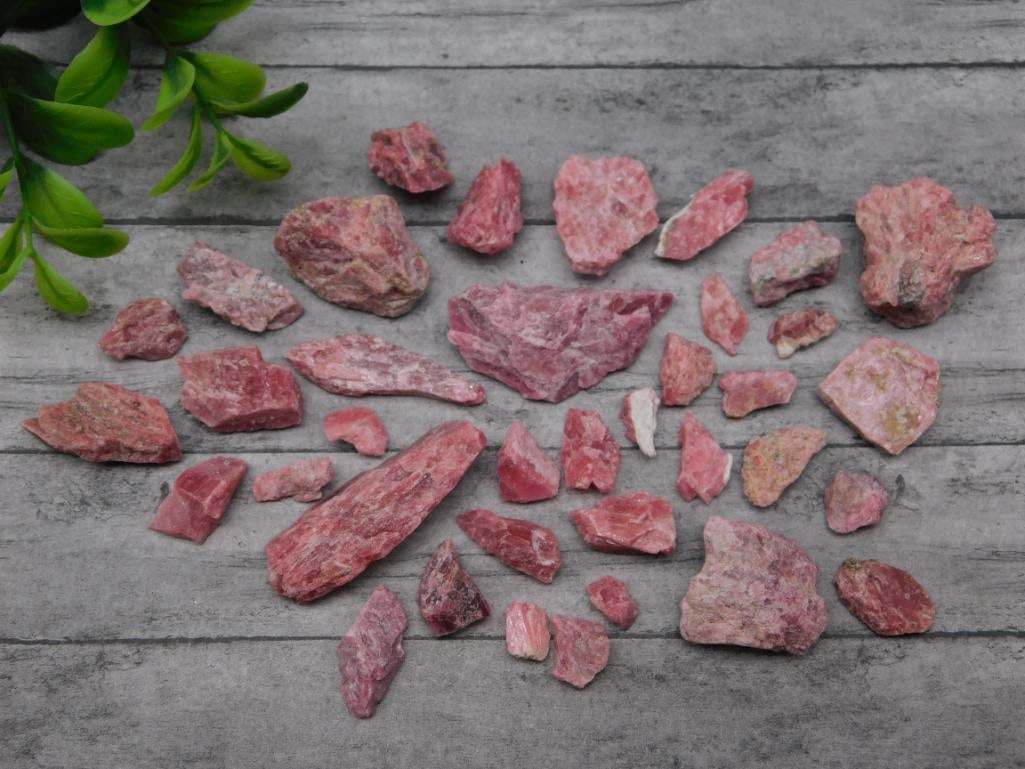 GEM RHODONITE ROCK STONE LAPIDARY SPECIMEN: GEM RHODONITE ROCK STONE LAPIDARY SPECIMEN - Authentic estate find offered in our online auction. Perfect for collectors, resellers, and enthusiasts of vintage, antiques, minerals, rocks, crystals, je