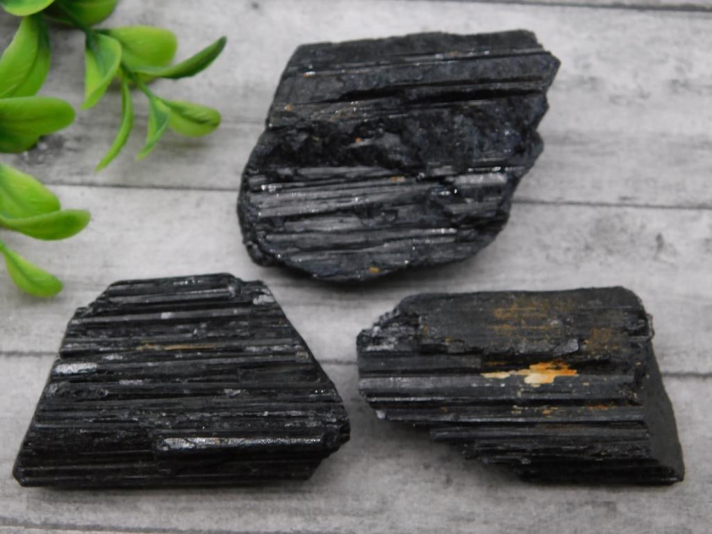 TOURMALINE ROCK STONE LAPIDARY SPECIMEN: TOURMALINE ROCK STONE LAPIDARY SPECIMEN - Authentic estate find offered in our online auction. Perfect for collectors, resellers, and enthusiasts of vintage, antiques, minerals, rocks, crystals, jewel