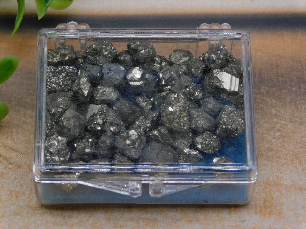 PYRITE ROCK STONE LAPIDARY SPECIMEN: PYRITE ROCK STONE LAPIDARY SPECIMEN - Authentic estate find offered in our online auction. Perfect for collectors, resellers, and enthusiasts of vintage, antiques, minerals, rocks, crystals, jewelry, 