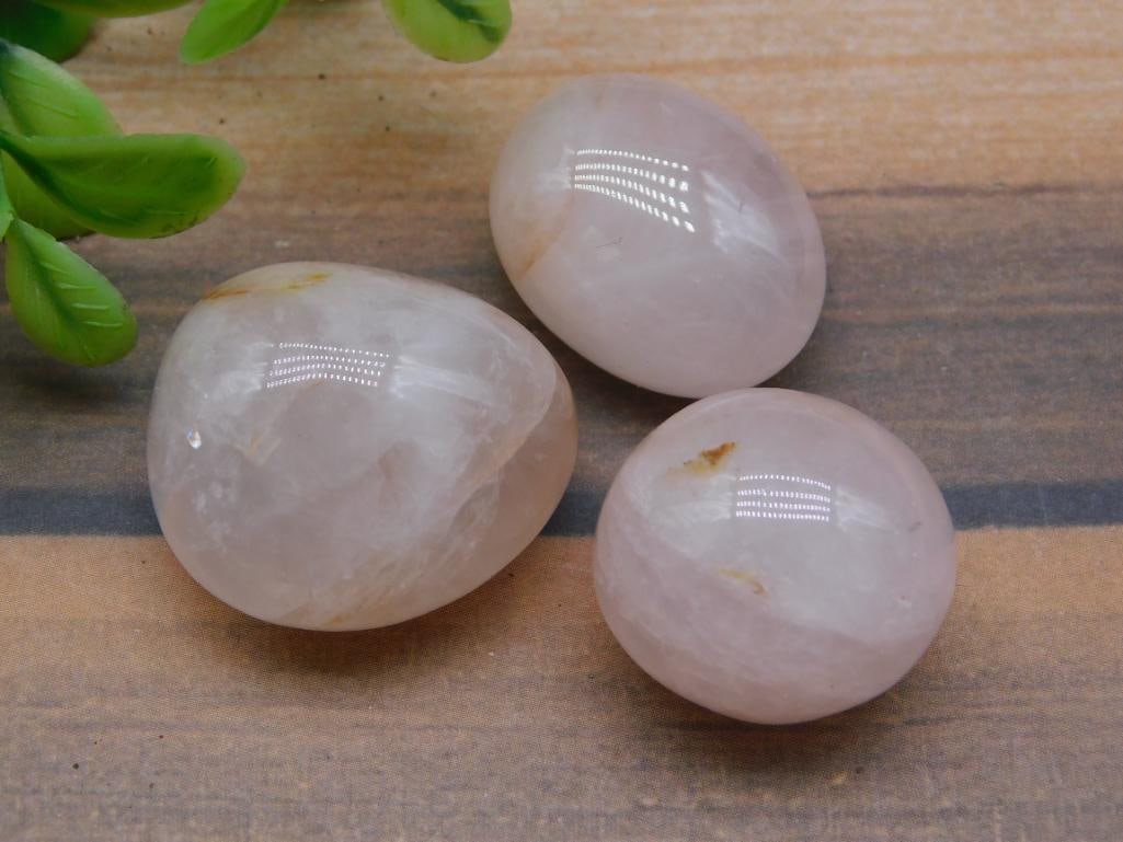 ROSE QUARTZ ROCK STONE LAPIDARY SPECIMEN: ROSE QUARTZ ROCK STONE LAPIDARY SPECIMEN - Authentic estate find offered in our online auction. Perfect for collectors, resellers, and enthusiasts of vintage, antiques, minerals, rocks, crystals,