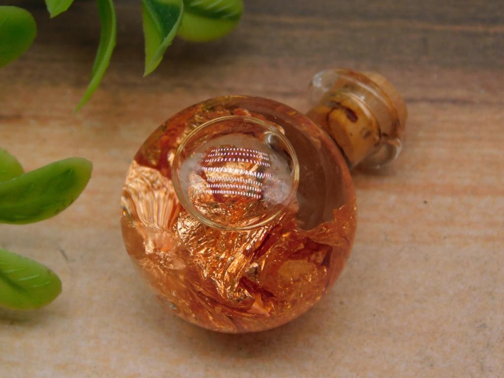 COPPER FLAKES IN BOTTLE ROCK STONE LAPIDARY SPECIMEN: COPPER FLAKES IN BOTTLE ROCK STONE LAPIDARY SPECIMEN - Authentic estate find offered in our online auction. Perfect for collectors, resellers, and enthusiasts of vintage, antiques, minerals, rocks,