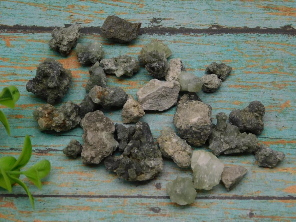 PREHNITE ROCK STONE LAPIDARY SPECIMEN: PREHNITE ROCK STONE LAPIDARY SPECIMEN - Authentic estate find offered in our online auction. Perfect for collectors, resellers, and enthusiasts of vintage, antiques, minerals, rocks, crystals,