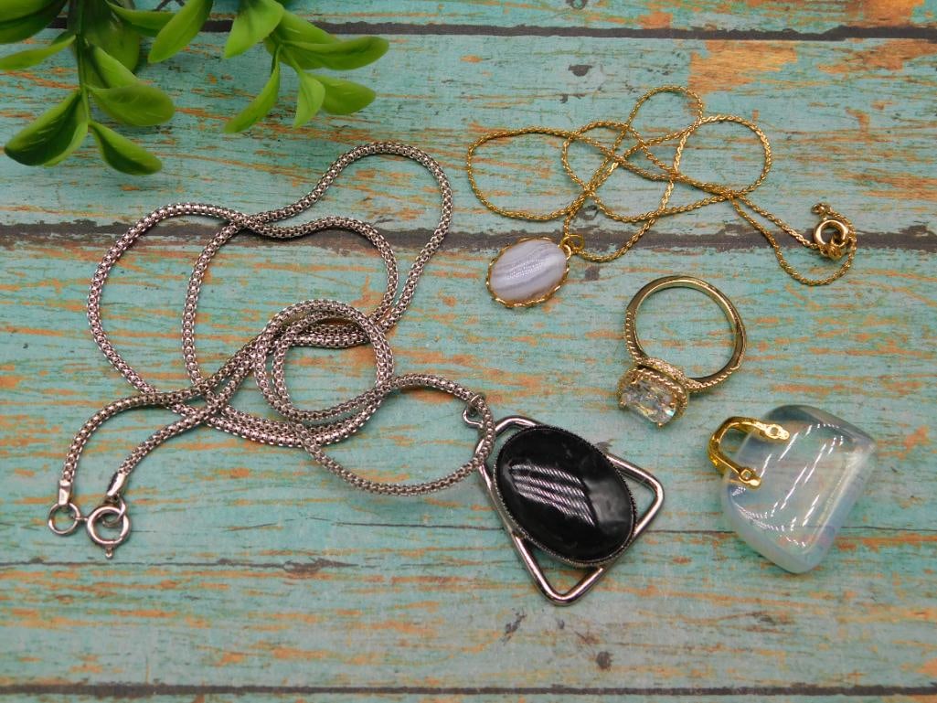 MIXED JEWELRY LOT ROCK STONE LAPIDARY SPECIMEN: MIXED JEWELRY LOT ROCK STONE LAPIDARY SPECIMEN - Authentic estate find offered in our online auction. Perfect for collectors, resellers, and enthusiasts of vintage, antiques, minerals, rocks, crystals