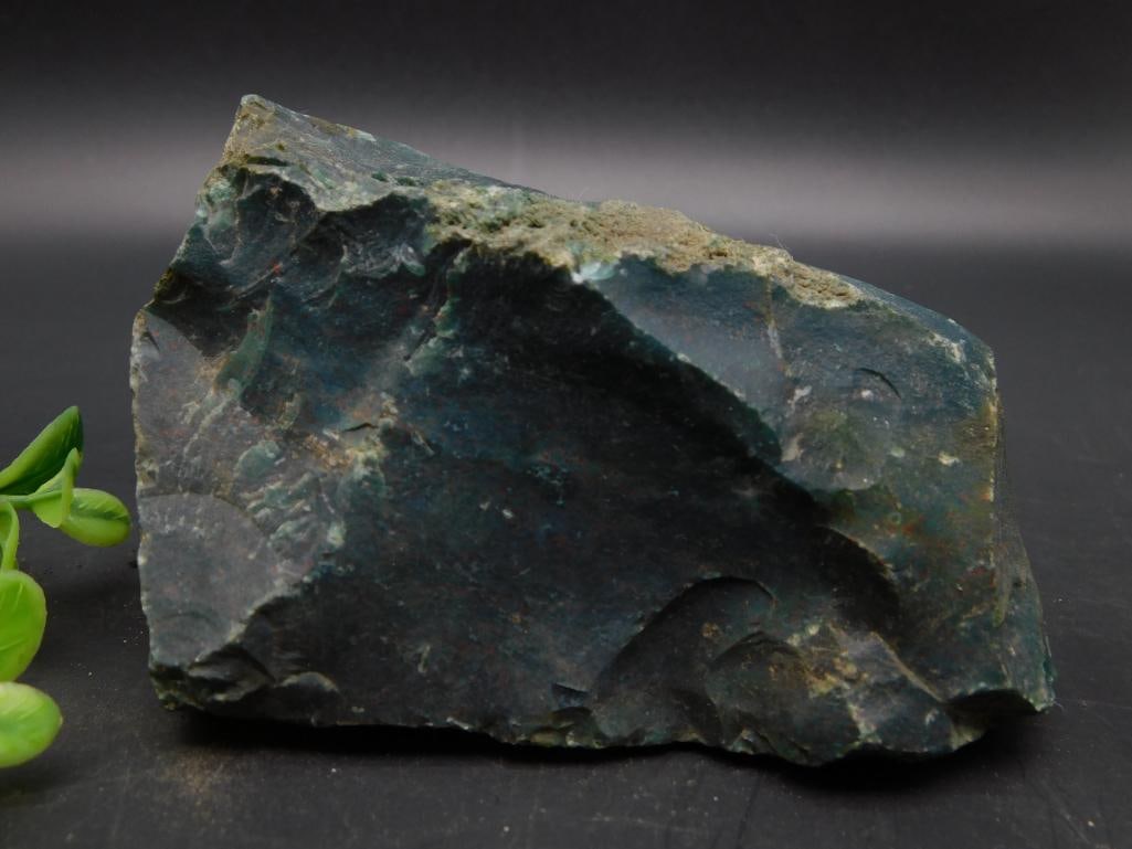 BLOODSTONE ROCK STONE LAPIDARY SPECIMEN: BLOODSTONE ROCK STONE LAPIDARY SPECIMEN - Authentic estate find offered in our online auction. Perfect for collectors, resellers, and enthusiasts of vintage, antiques, minerals, rocks, crystals, jewel