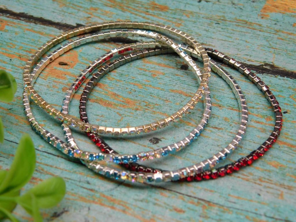 STRETCH BRACELETS: STRETCH BRACELETS - Authentic estate find offered in our online auction. Perfect for collectors, resellers, and enthusiasts of vintage, antiques, minerals, rocks, crystals, jewelry, and rare unique pi