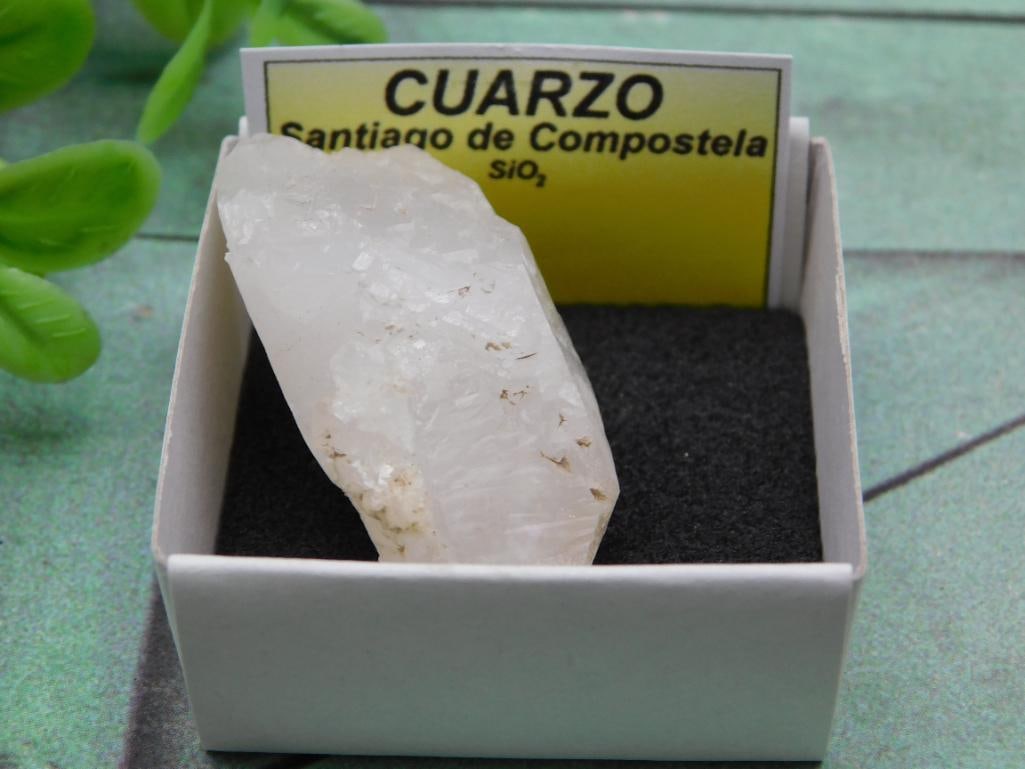 CUARZO ROCK STONE LAPIDARY SPECIMEN: CUARZO ROCK STONE LAPIDARY SPECIMEN - Authentic estate find offered in our online auction. Perfect for collectors, resellers, and enthusiasts of vintage, antiques, minerals, rocks, crystals, jewelry,