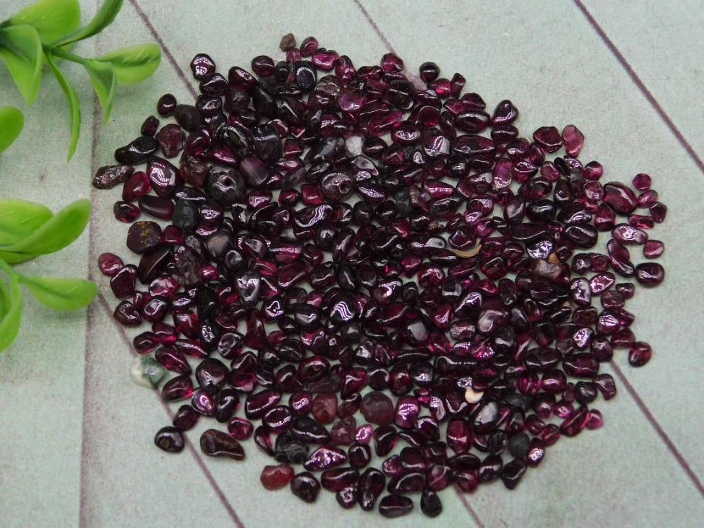 GARNET ROCK STONE LAPIDARY SPECIMEN: GARNET ROCK STONE LAPIDARY SPECIMEN - Authentic estate find offered in our online auction. Perfect for collectors, resellers, and enthusiasts of vintage, antiques, minerals, rocks, crystals, jewelry,